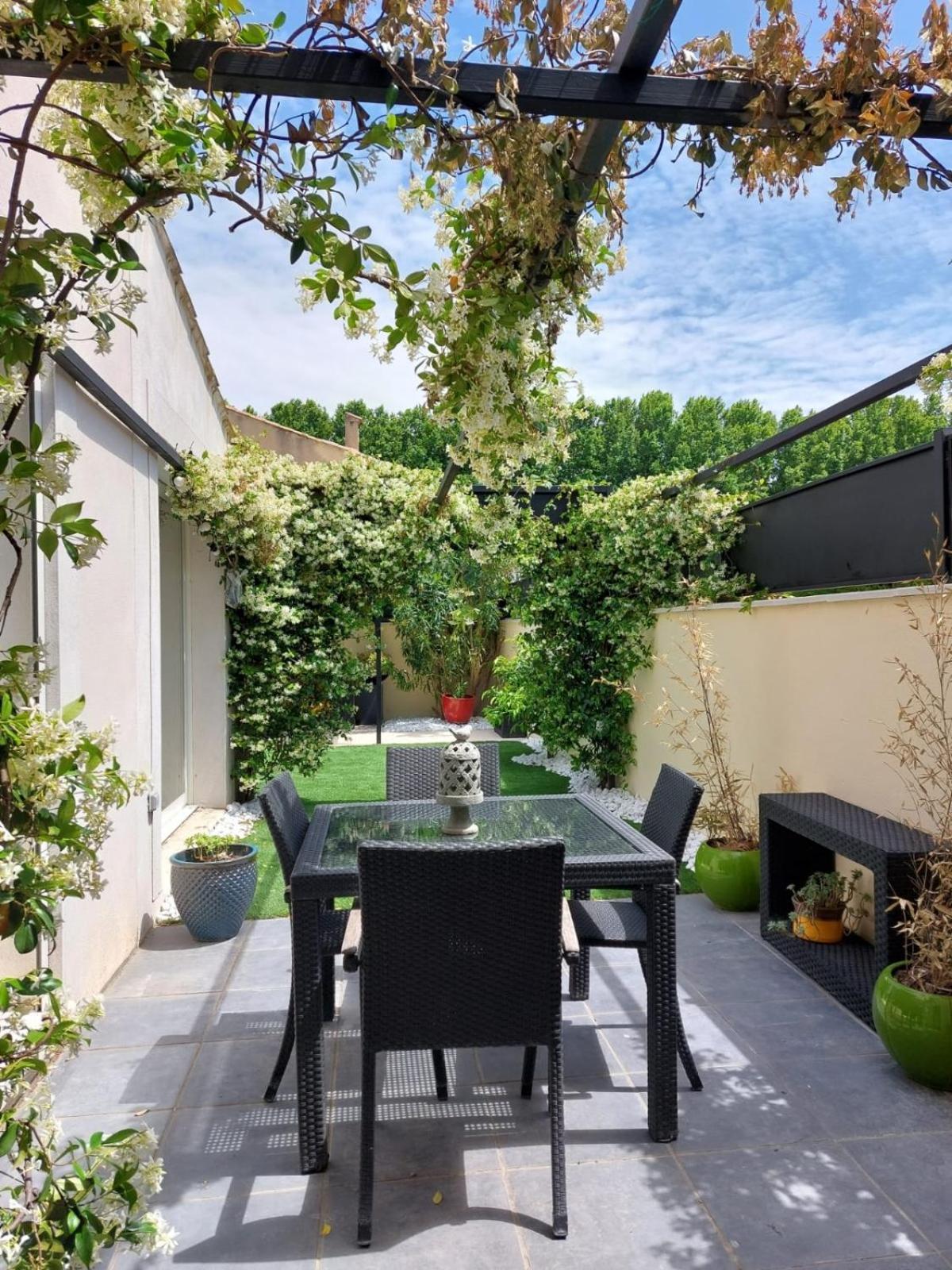 Maison Entiere Redessan Exterior photo